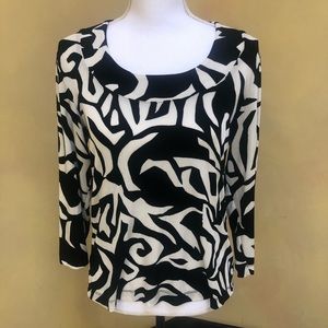 Gorgeous Chico’s Travelers knit top size 1 medium